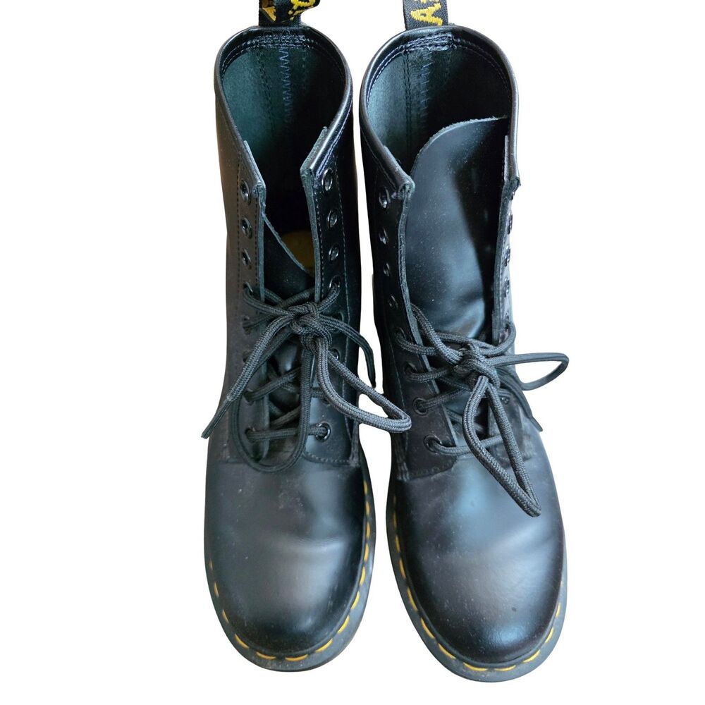 Dr. Martens 1460 Smooth Black Leather 8 Eye Lace Up Boots Women's Size 9
